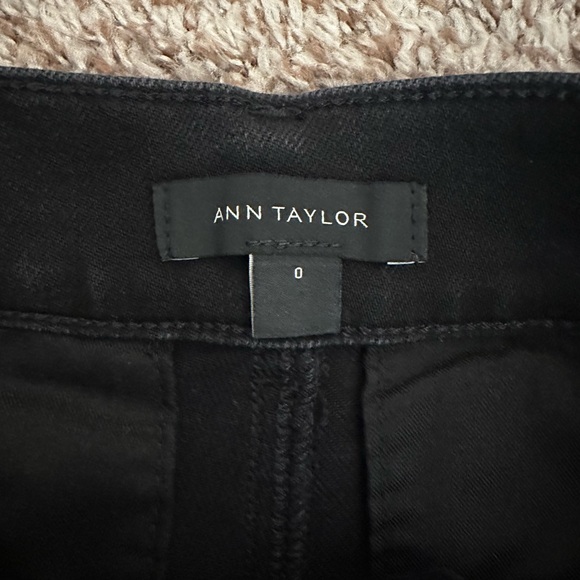 Ann Taylor Wide Leg Flare Jeans, Black, Standard Fit Size 0 - Picture 4 of 4